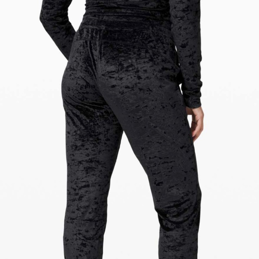 Lululemon size 6 ready to crush Black joggers